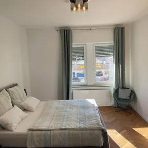 Grosse In Westend Apartment